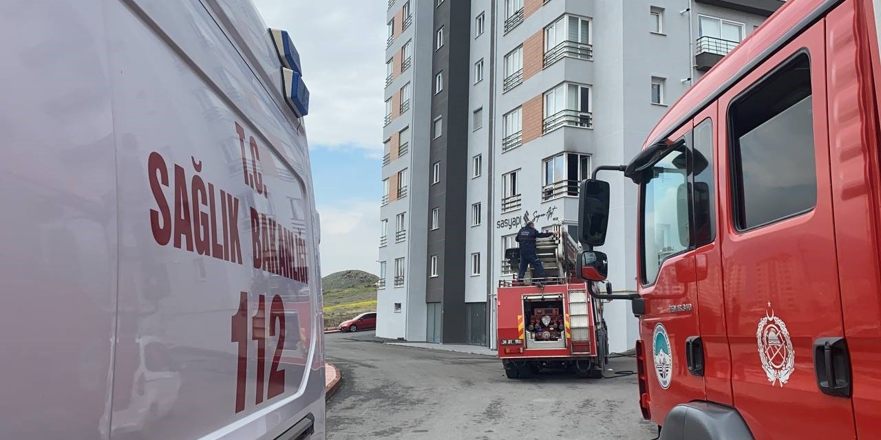 İkamette Yangın: 2’si Çocuk 4 Kişi Dumandan Etkilendi