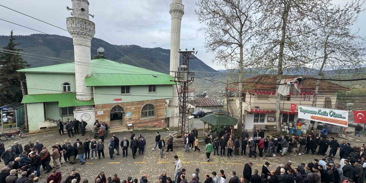 Bayramlaşmak İçin Kuyruk Oluşturdular