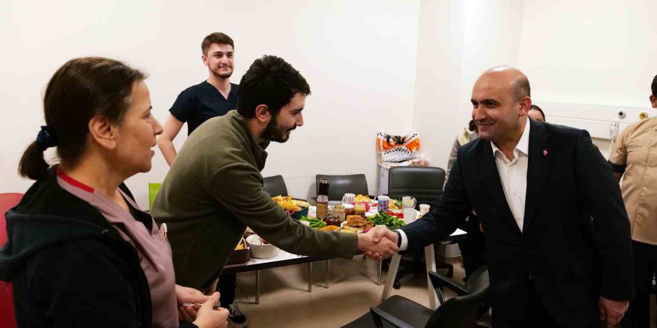 Ak Parti İl Başkanı Albayrak’tan Sağlık Çalışanlarına Ve Emniyet Güçlerine Bayram Ziyareti