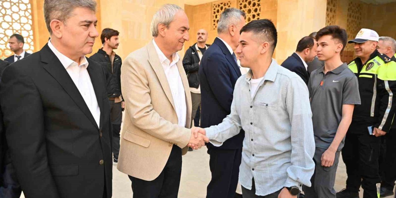 Başkan Kocagöz, Belediye Personellerini Ziyaret Ederek, Bayramlarını Kutladı