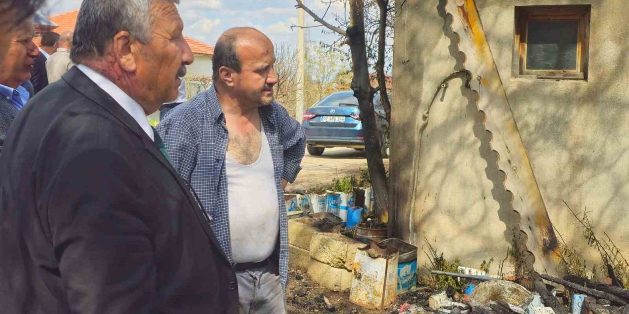 Müstakil Ev Yanarak Kullanılamaz Hale Geldi