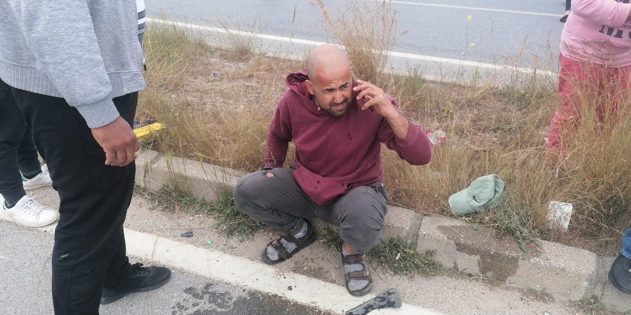 Hafif Ticari Aracın Çarptığı Motosiklet Sürücüsü Metrelerce Sürüklendi