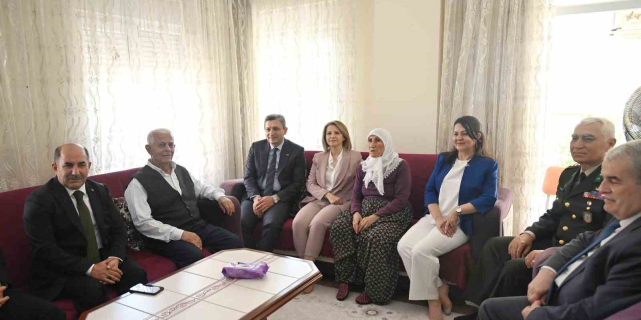 Vali Şahin Şehit Ailelerini Ve Yaşlıları Yalnız Bırakmadı