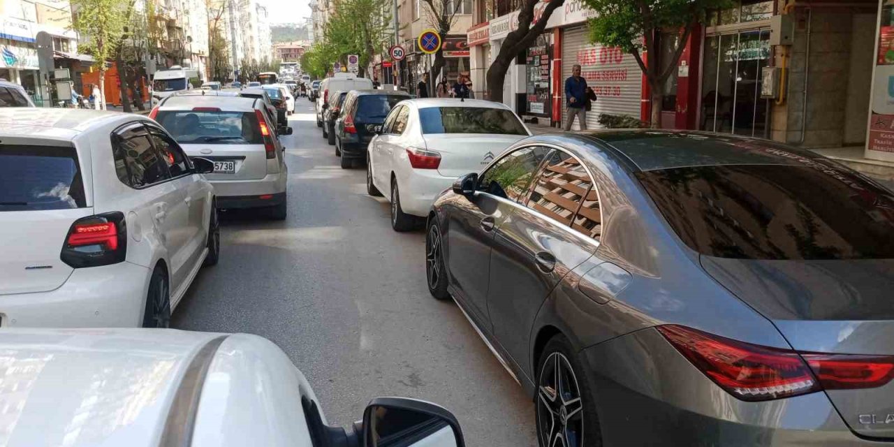 Ramazan Bayramı’nda Oluşan Trafik Kent Merkezini Kilitledi