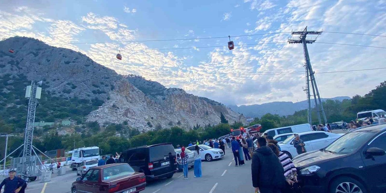 Antalya’da Teleferik Kabini Düştü: 1 Ölü, 2’si Çocuk 7 Yaralı