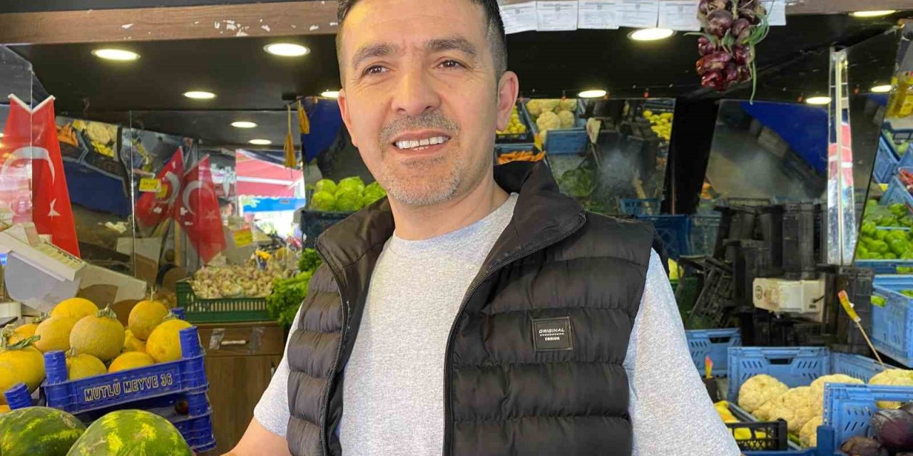 Yaz Meyveleri Tezgahta Vatandaşı Bekliyor