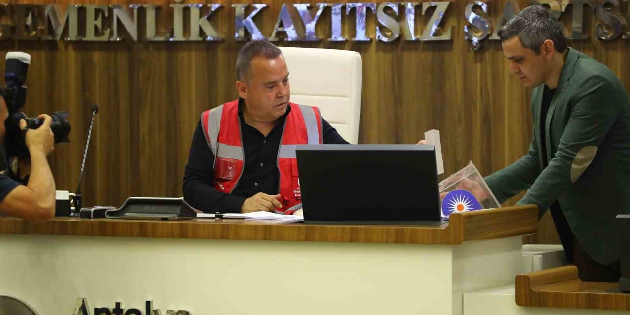 Antalya Büyükşehir Belediye Meclisi Yeni Dönemin İlk Toplantısını Yaptı