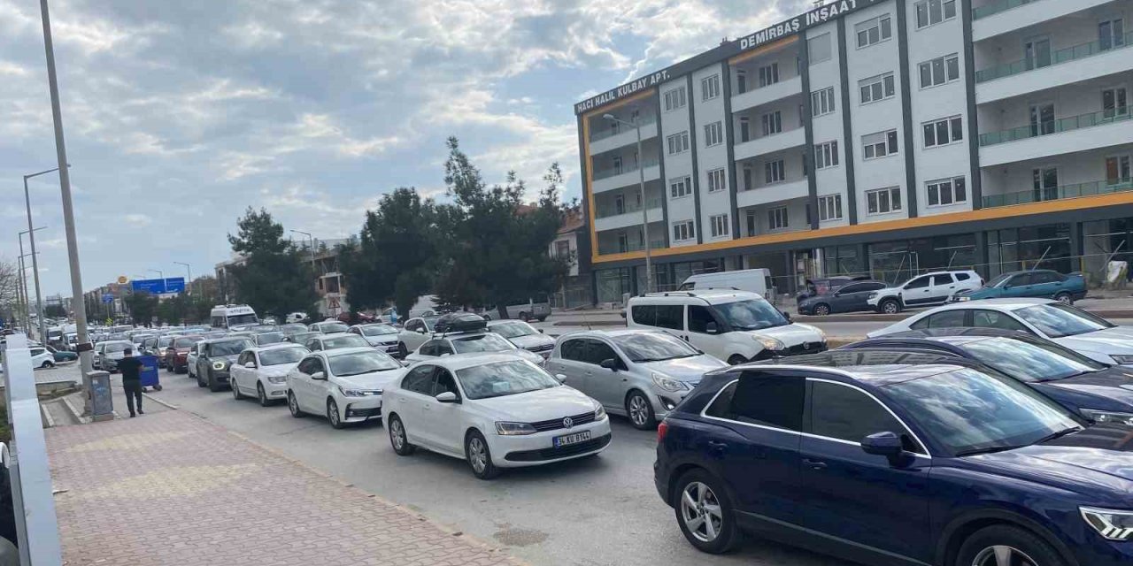 Konya-ankara Yolunun Geçiş Noktası Kulu’da Tatil Dönüşü Yoğunluğu