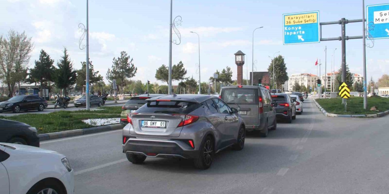 Yeni Konya-antalya Karayolunda Bayram Dönüşü Trafiği Yoğunluğu