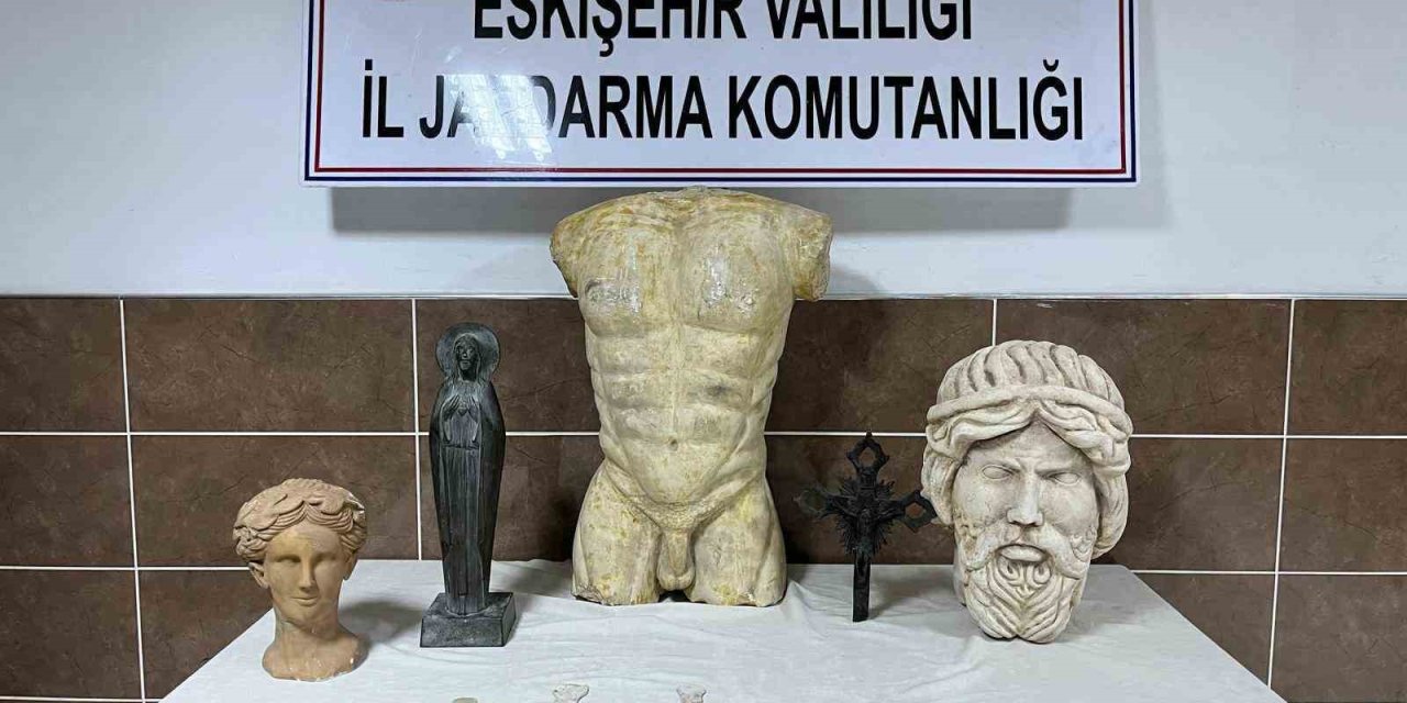 Afyonkarahisar’dan Eskişehir’e Müşteri Aramaya Gelen Tarihi Eser Kaçakçısı Yakalandı