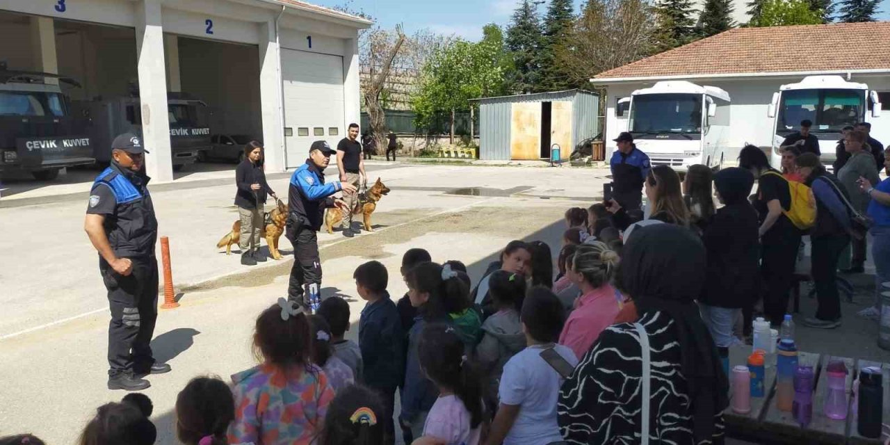 Minik Öğrencilerden İl Emniyet Müdürlüğü’ne Ziyaret