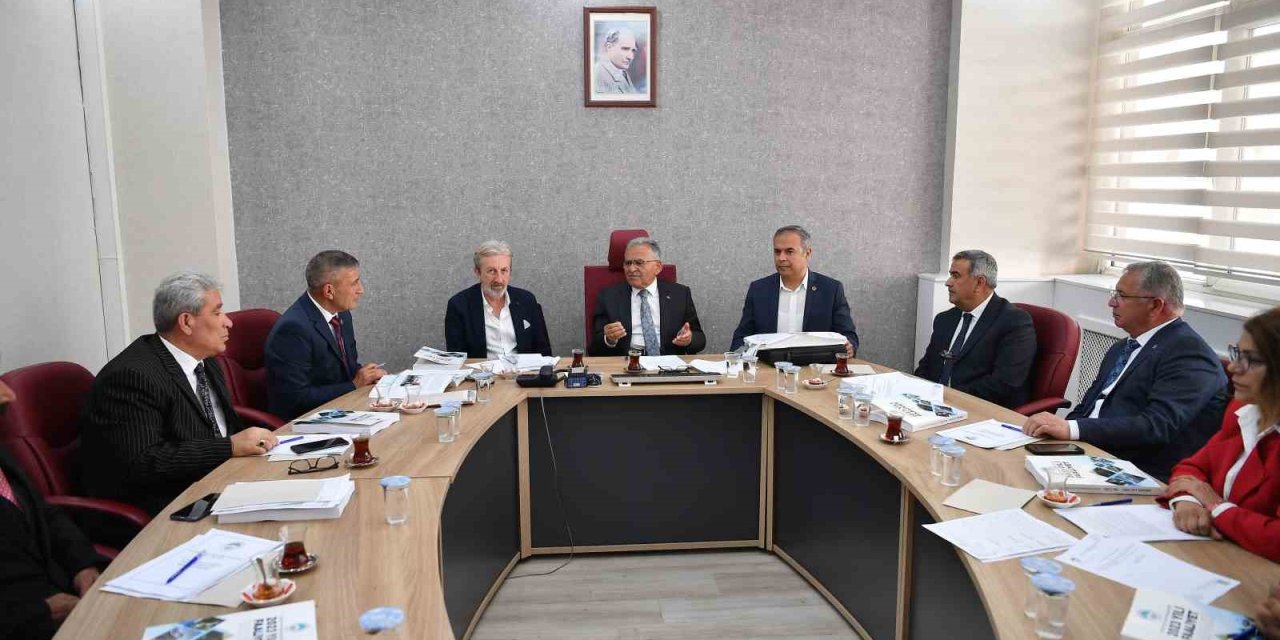 Başkan Büyükkılıç’tan Siyasi Partilerin Meclis Üyelerine Ziyaret