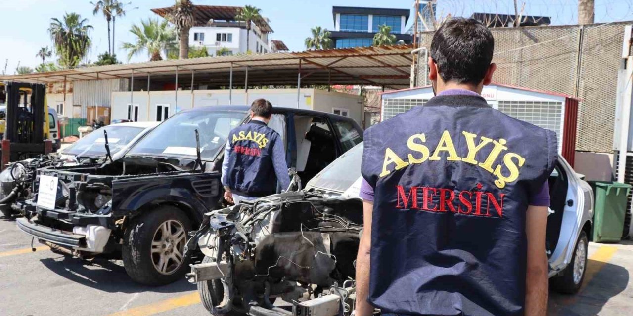 10 Milyonluk Lüks Araçlar Ele Geçirildi: Yedek Parça İçin Kaçak Getirilmiş