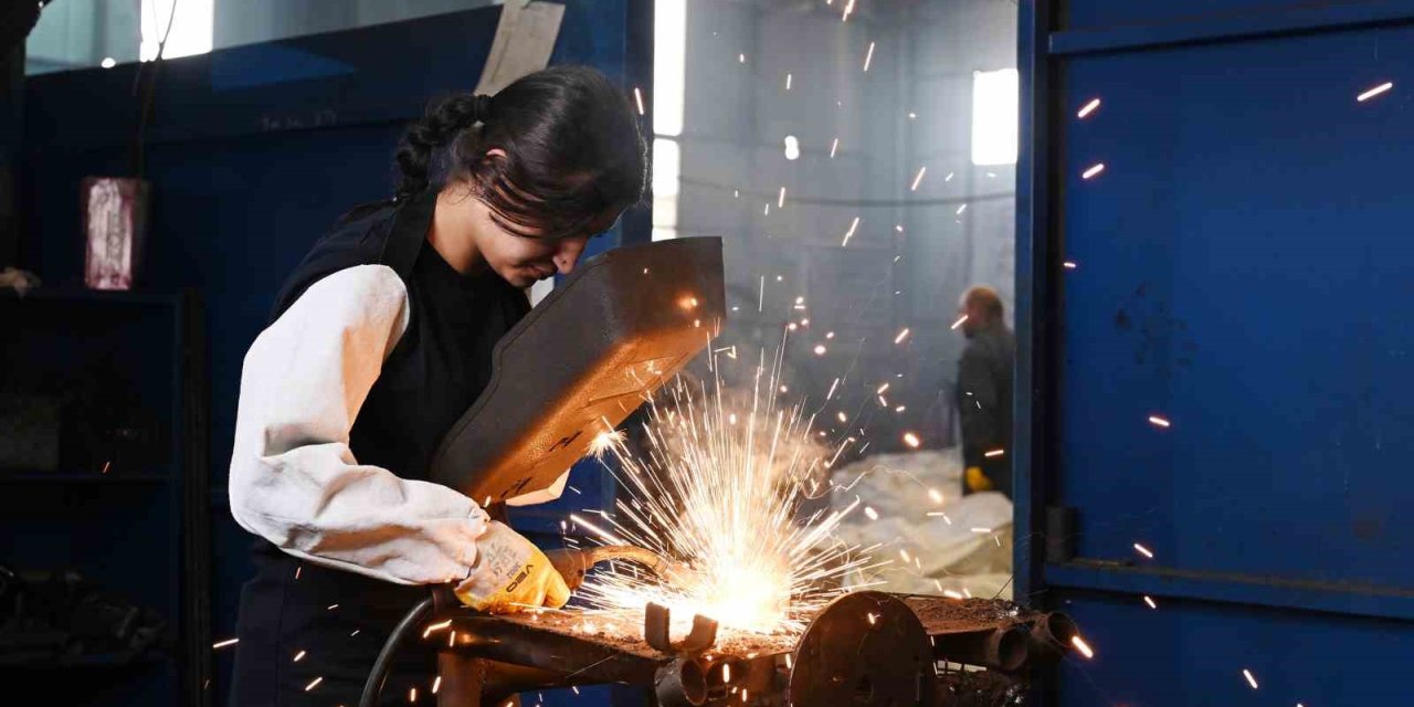 Antalya Osb’den Kadınlara Özel Çelik Kaynakçılığı Kursu