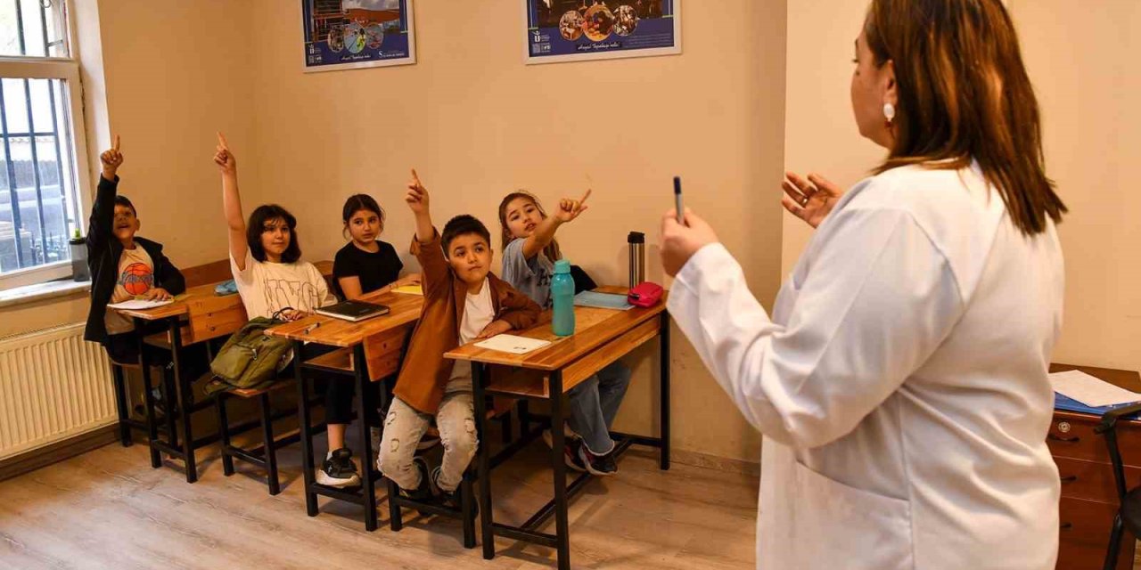 Tepebaşı Belediyesi Eğitim Ve Etkinlikler İle Çocukların Gelişimine Önemli Katkılar Sunuyor