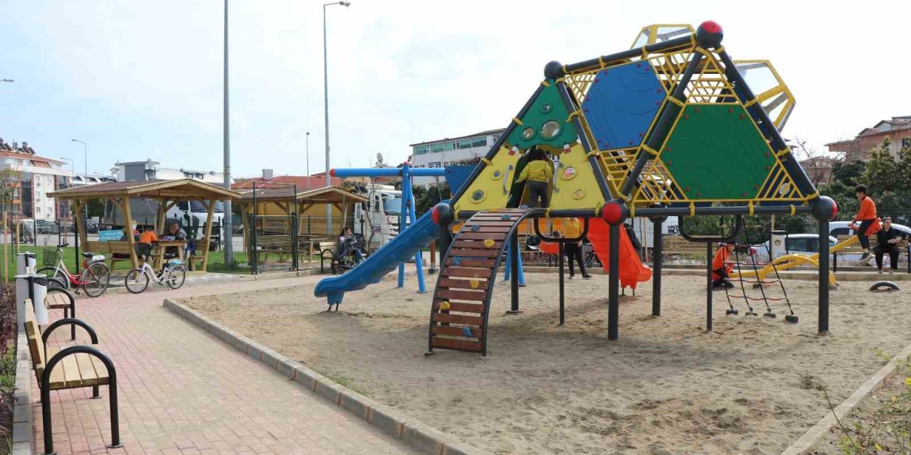 Alanya Belediyesinden Oba Mahallesi’ne Yeni Çocuk Parkı