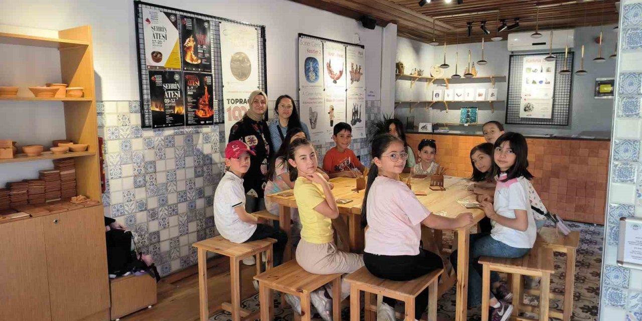 Öğrencilerden Şehrin Ateşi Seramik Galerisi’ne Ziyaret