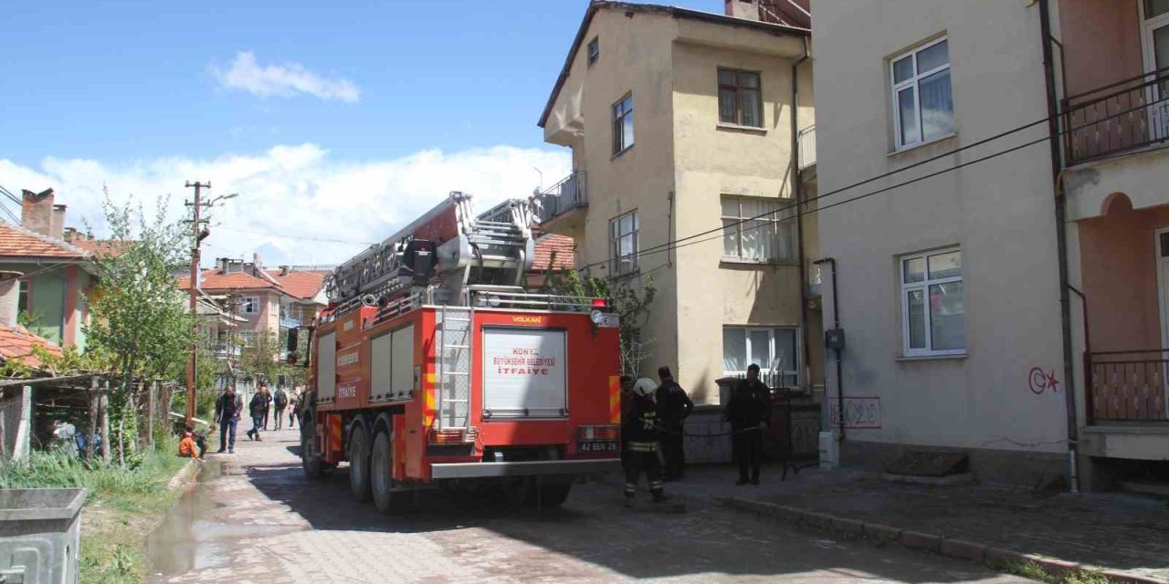 Apartmanın Çatı Katında Yangın