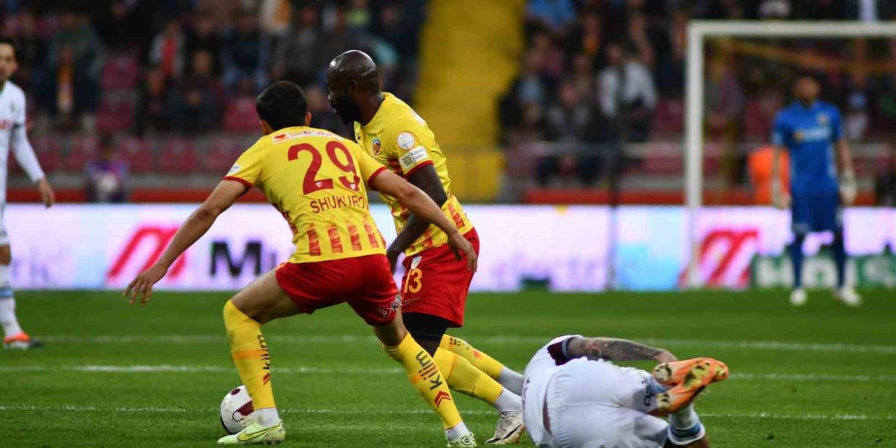 Trendyol Süper Lig: Kayserispor: 0 - Trabzonspor: 1 (ilk Yarı)
