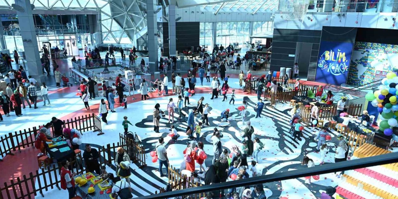 Konya Bilim Merkezi, 23 Nisan Çocuk Şenliği’nde Çocukları Bilimle Buluşturdu