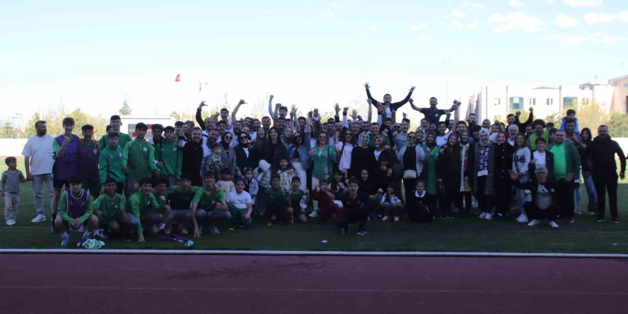 1922 Konyaspor Ligde Kalmayı Oyun Havası İle Kutladı