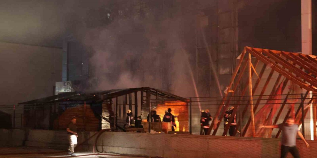 Ahşap Ürünleri Üreten Fabrikada Yangın