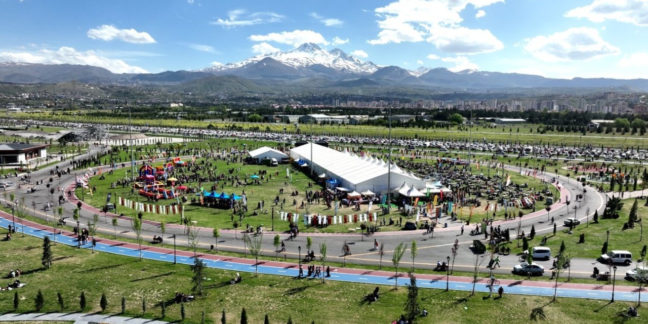 Kayseri Çocuk Kitap Fuarı Ve Şenliği Yoğun İlgi Görüyor