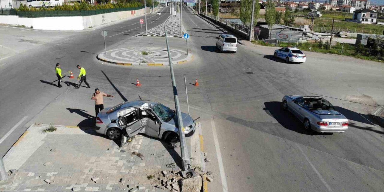Alkollü Direksiyon Başına Geçti, Kaza Yapınca "bindirin Götürün" Dedi