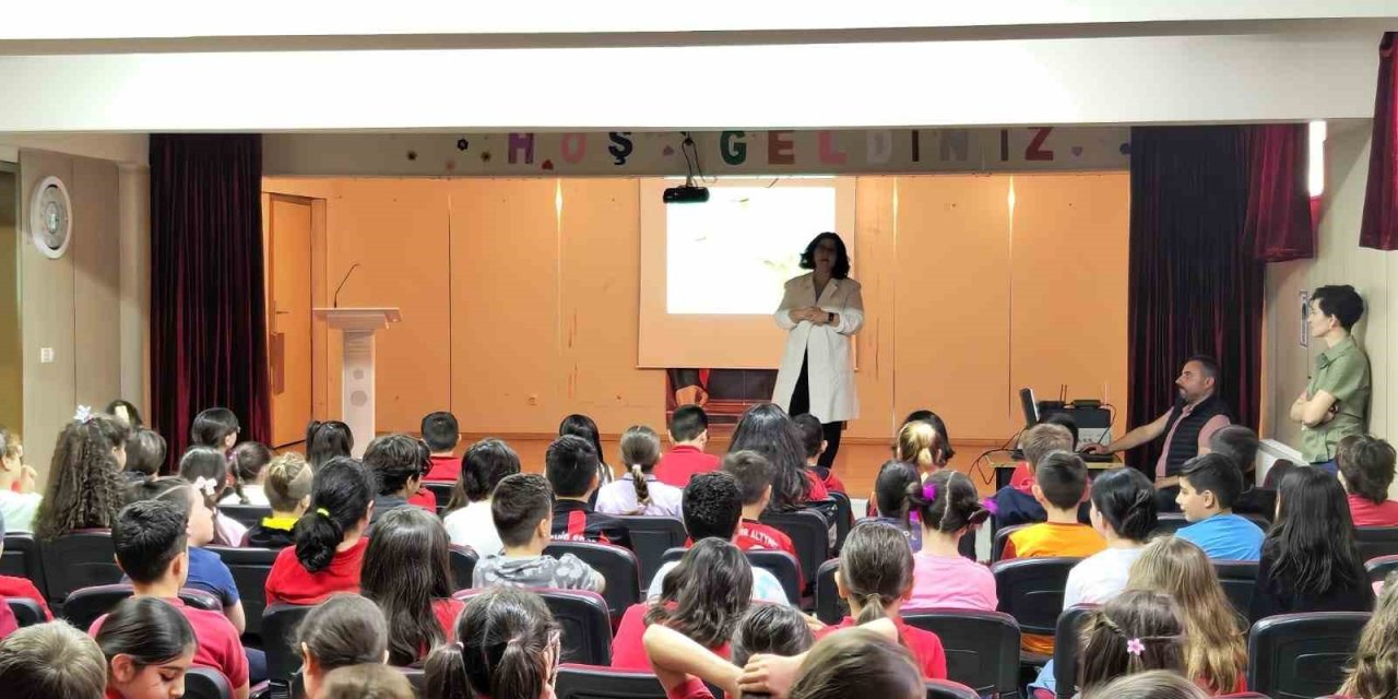 İlkokullu Çocuklara Hayvan Sevgisi Ve Sokak Hayvanlarına Yaklaşım Eğitimi