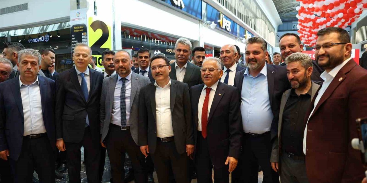 Kumsmall’da ’mobilyada Moda Show’ Başladı