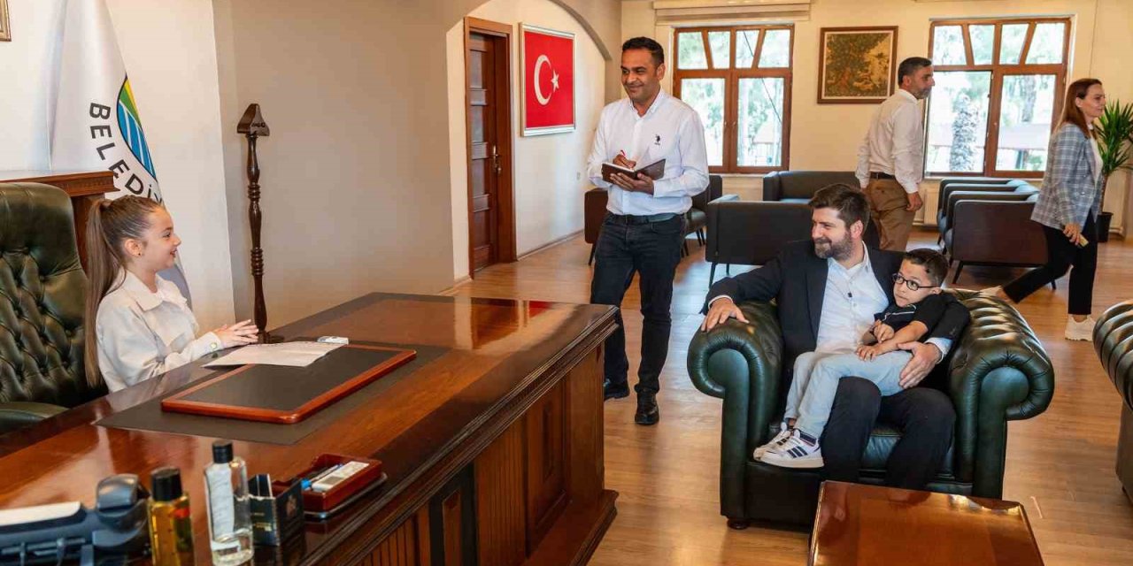 Başkan Boltaç, Koltuğunu Minik Öğrenciye Devretti