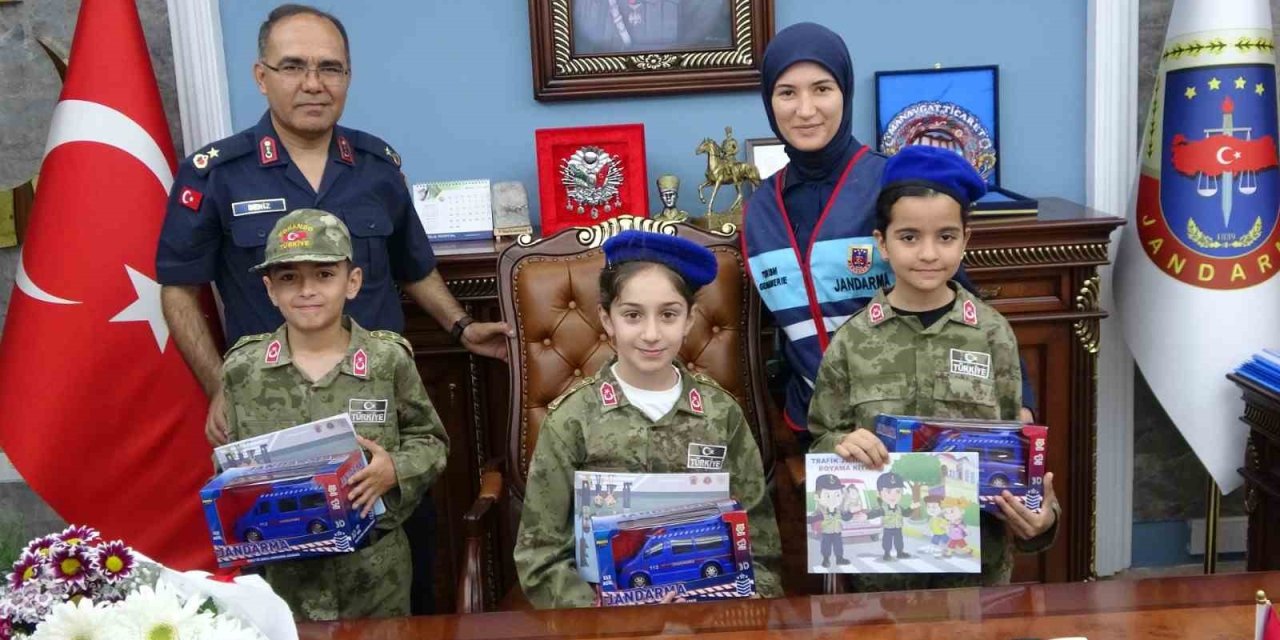 İlçe Jandarma Komutanı Makamını İlkokul Öğrencilerine Devretti