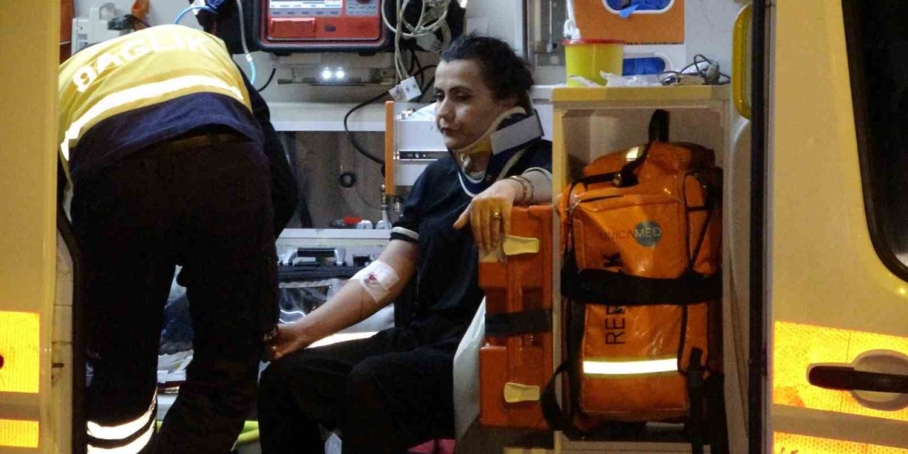 İki Otomobilin Çarpıştığı Kazada 3 Kişi Yaralandı