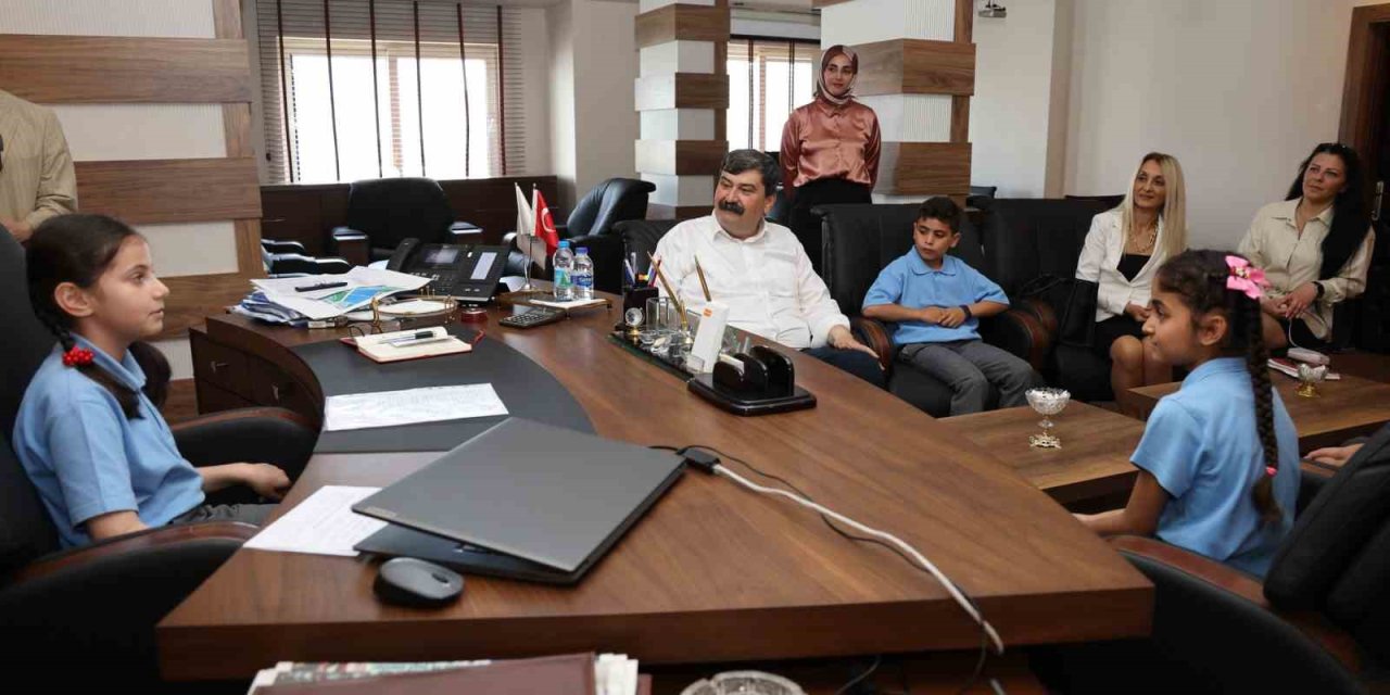 Başkan Yıldız, Koltuğunu Çocuklara Devretti