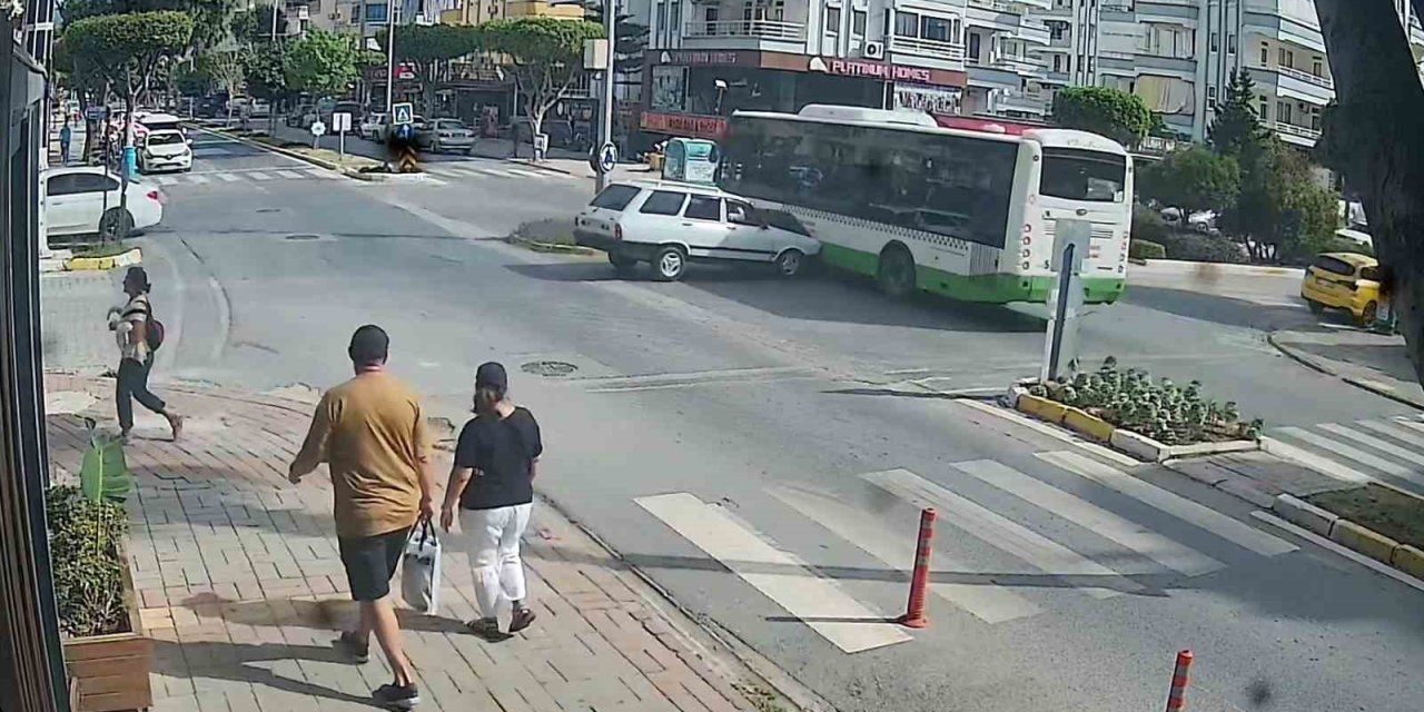 Sürekli Kaza Yaşanan Kavşak Vatandaşı İsyan Ettirdi