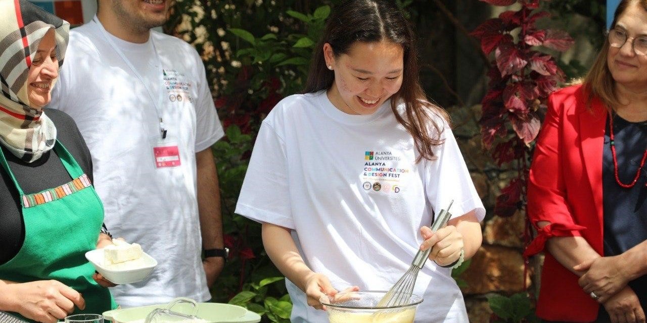 İletişim Ve Tasarım Festivalinde Yöresel Lezzetler Tanıtıldı