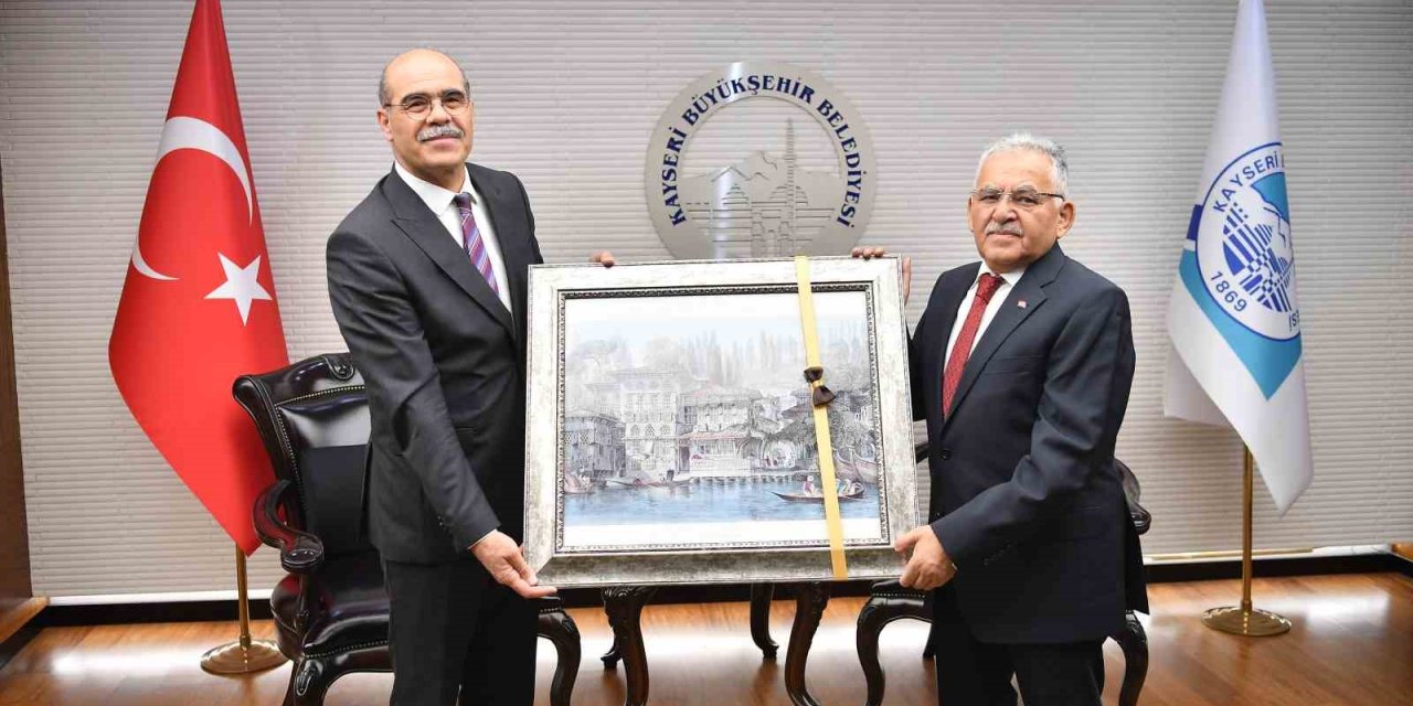 Başkan Büyükkılıç’a Şehrin Tebrik Ziyaretleri Sürüyor