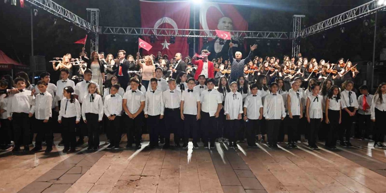 Kemer’in Çocuklarından Cumhuriyet Ve Atatürk’e Vefa Konseri