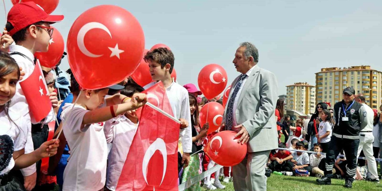 Talas’ta 23 Nisan Coşkusu Alanlardan Taştı