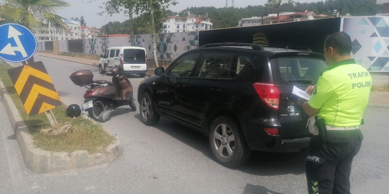 Dakikalarca Bekledi, Dikkatsiz Çıkışı Hastanede Bitti