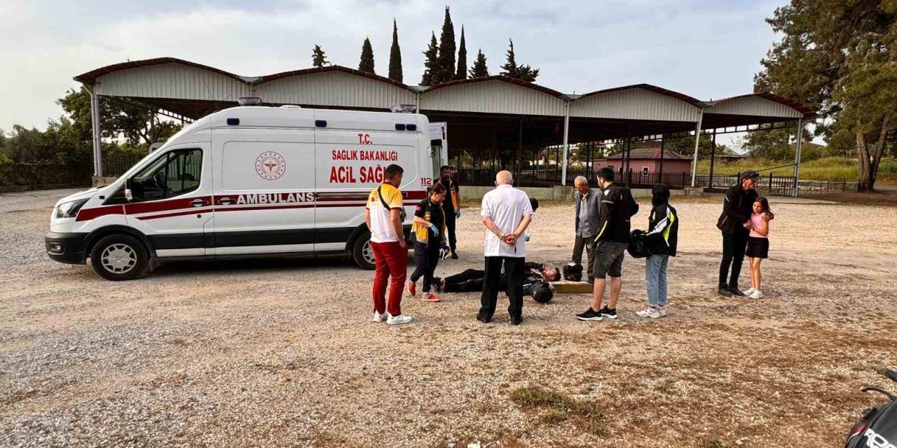 Virajı Alamayan Motosiklet Sürücüsü Yoldan Çıkıp Boş Arsaya Devrildi: 1 Yaralı