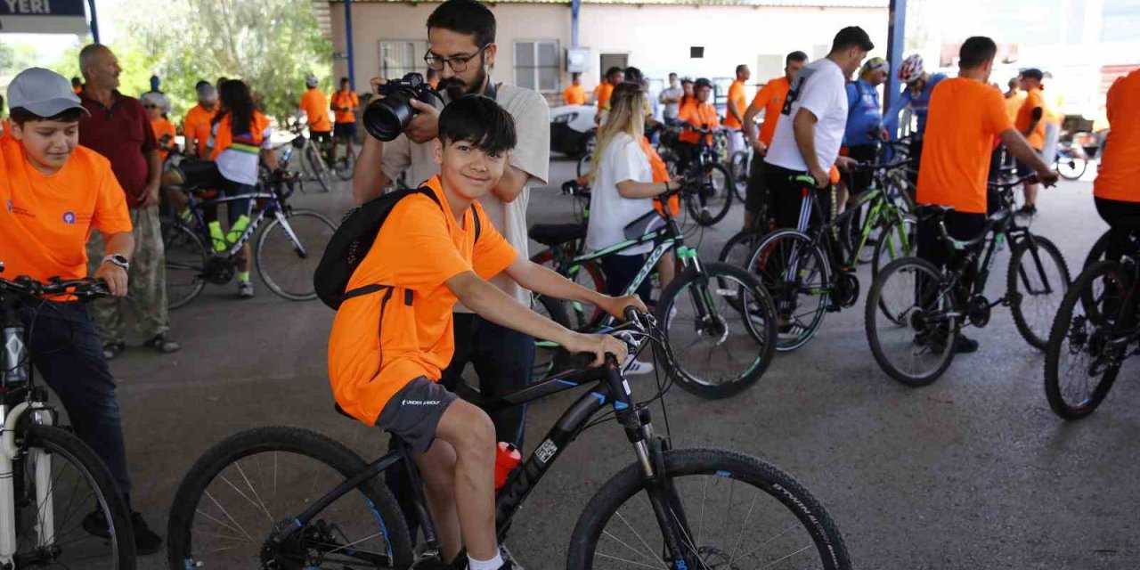 Büyükşehirden Kırsalda Vatandaşlara Bisiklet Turu