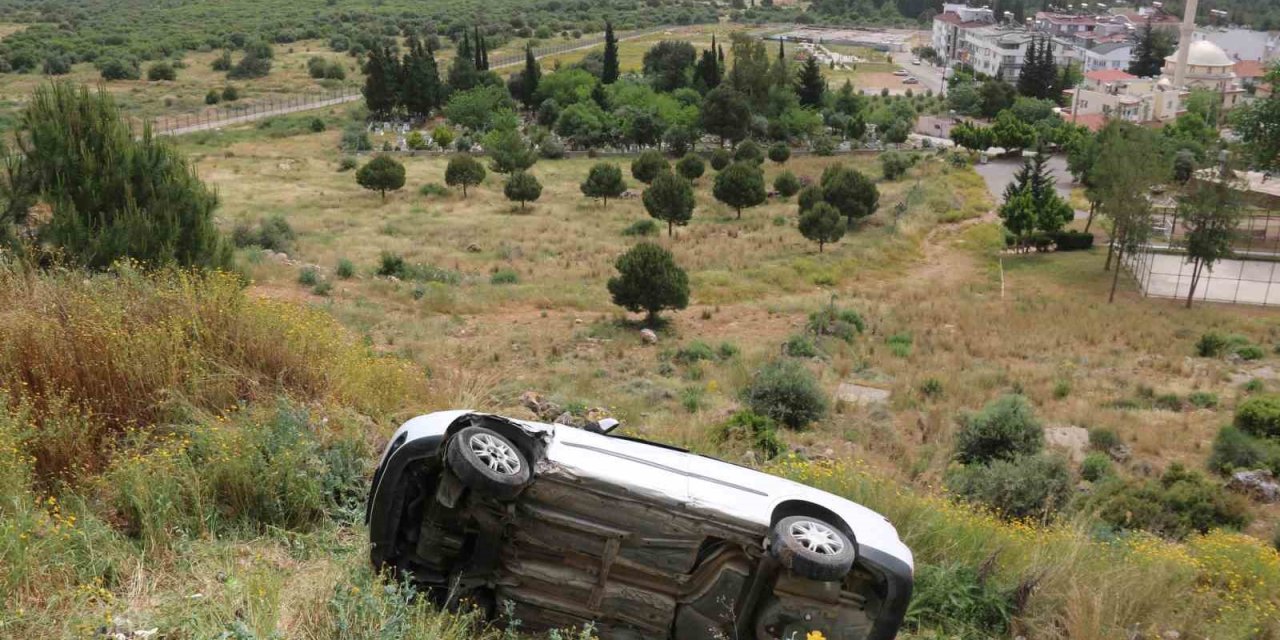 Kontrolden Çıkan Otomobil Uçuruma Yuvarlandı: 1 Yaralı
