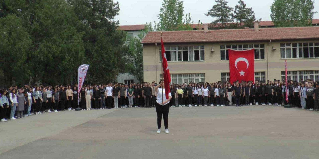 Kayseri’de Öğrenciler Mareşal Fevzi Çakmak’ı Andı