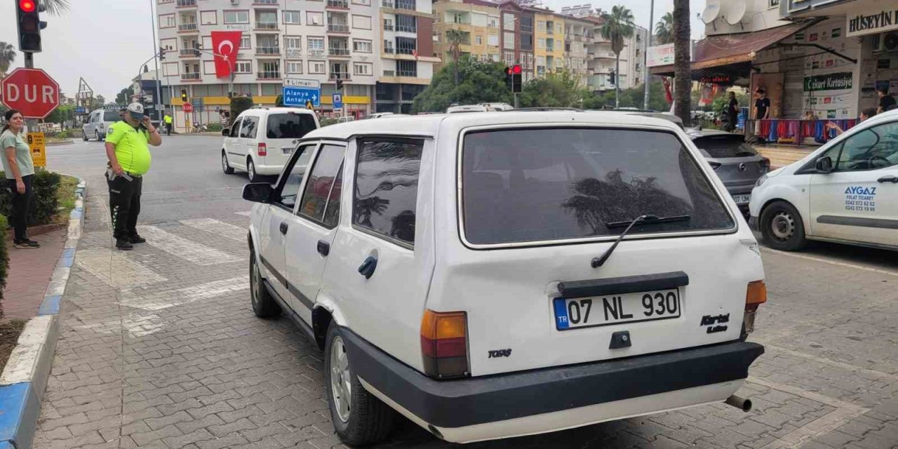 Otomobile Çarpan Motosikletin Sürücüsü Yaralandı