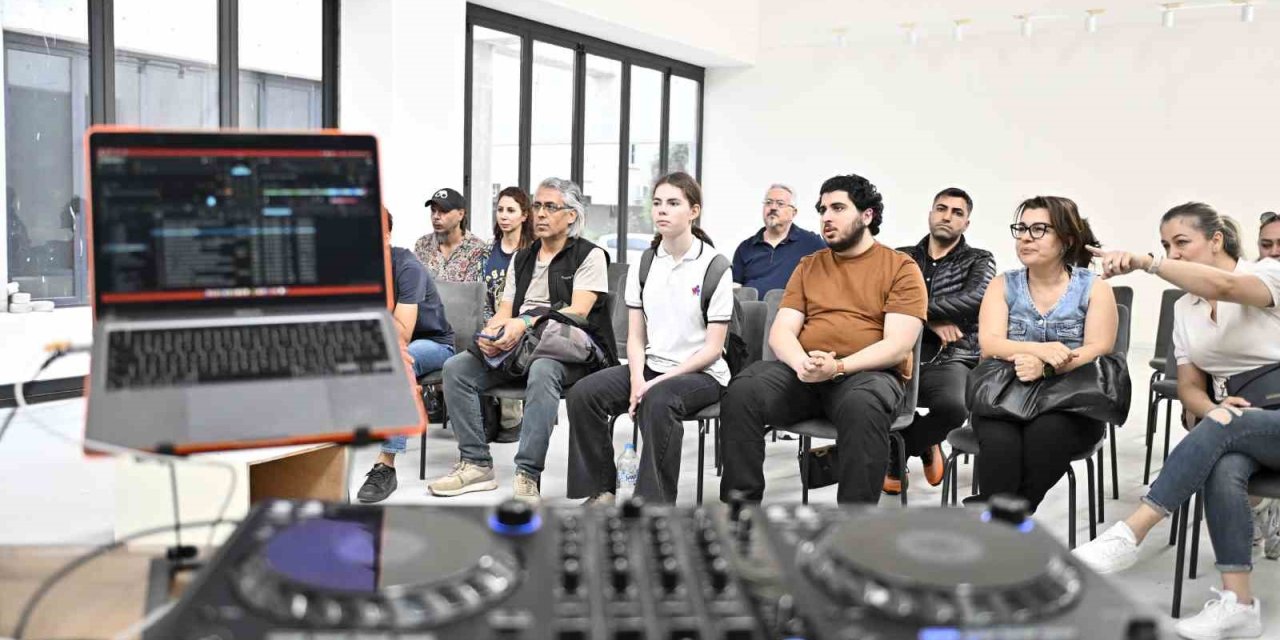 Muratpaşa’da Dj’lik Kursuna Yoğun İlgi