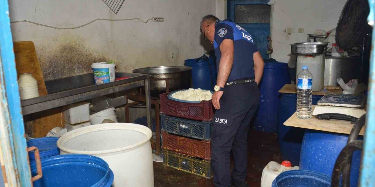 Mersin’de Sağlıksız Ortamda Üretim Yapılan Kaçak Peynir İmalathanesi Tespit Edildi