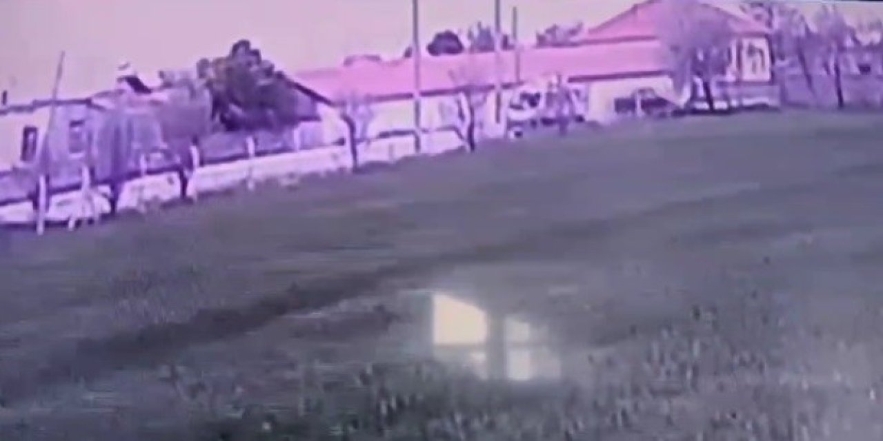 Otomobil İle Kamyonetin Çarpışma Anı Kamerada