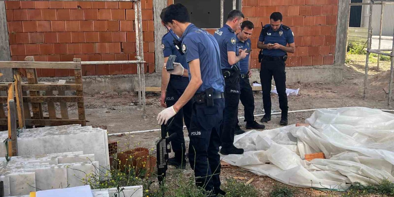 Ailesine Kızıp İnşaata Girdi, Tüfekle Etrafa Rastgele Ateş Etti