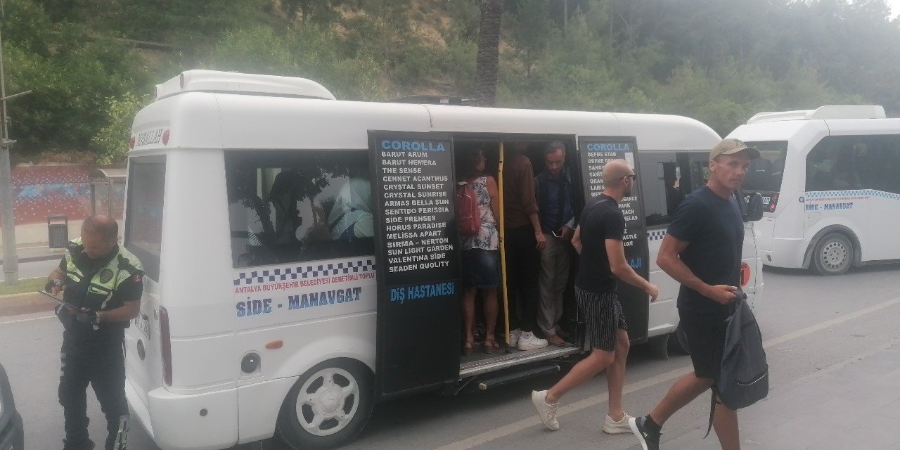 Minibüsteki Turist Sayısı Görenlere Pes Dedirtti
